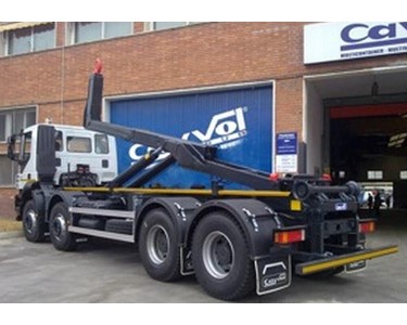 Hook Lifts | MULTIVOL MV-22/65