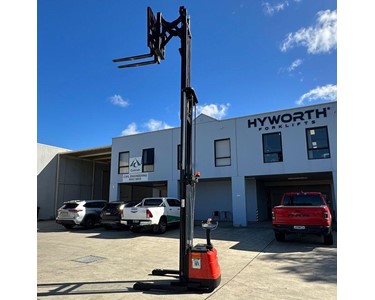 Hyworth - 1.4T Compact Walkie Reach Stacker with 5.5m lift FOR SALE