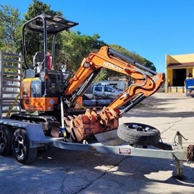 Used Excavator & Trailer | ZX17U-5A