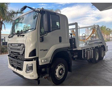 Isuzu - F Series FVZ 260-300 AT R46 Skip Bin Loader