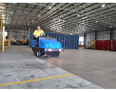 Conquest - Ride-On Industrial Floor Sweeper HD120-D