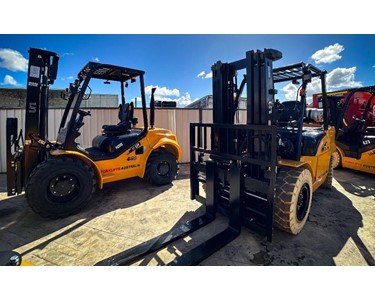 UN Forklift - 3.5T LPG/Petrol Forklifts | FGL35T-NJK1 4.5m Triplex