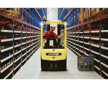 Hyster - Three Wheel Electric Forklifts | J1.5-2.0XNT Series