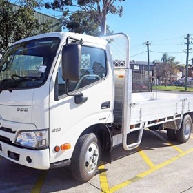 Tray Truck | 300 Series 616 (White) HAP4569