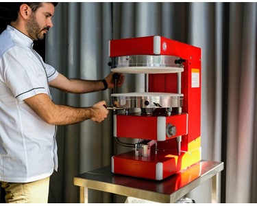 Sigma - Sprizza Cold Dough Pizza Stretcher