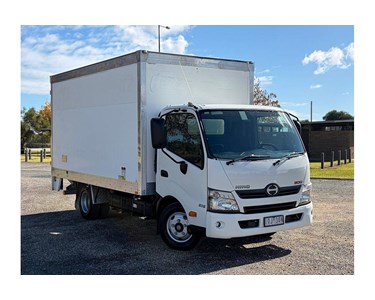 Hino - Used Pantech Truck | 300 Series 616 Automatic