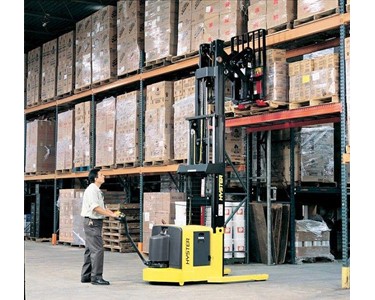 Hyster - Walkie Reach Stackers 907 - 1,360 kg | W20–30ZR 