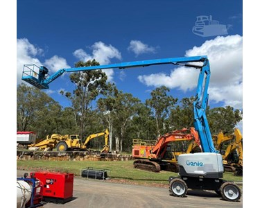 Genie - Used Articulating Boom Lift | 2015 Z62/40 