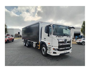 Hino - Curtainsider Truck | FS 2632 AT Air 5488 6x4 