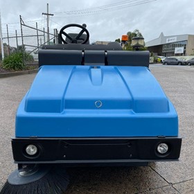 (Refurbished) Industrial Ride-On Sweeper | PB160LPG 