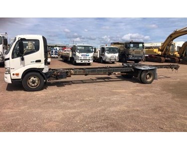 Hino - Used Cab Chassis Truck | 916 Long | 300 Series