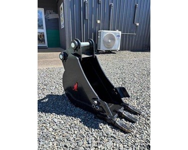 Roo Attachments - Trenching Buckets | KX80 8T GP 300