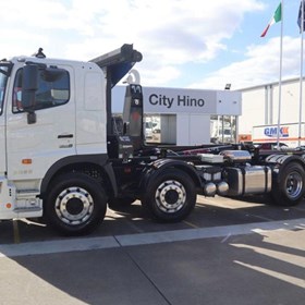 Fy3036 Hook Lift Truck | 700 Hooklift & Bi Fold