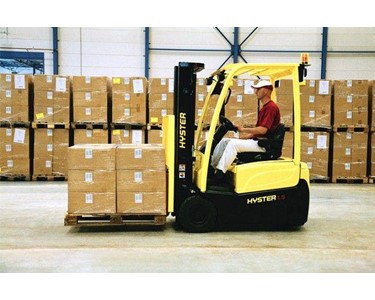 Hyster - Three Wheel Electric Forklifts | J1.5-2.0XNT Series