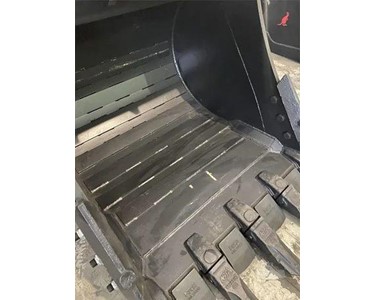 Roo Attachments - Rock Buckets Attachments | 18-23TON 1200MM WIDE