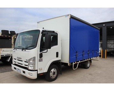 Isuzu - Used Curtainsider Truck | NPR 200/275