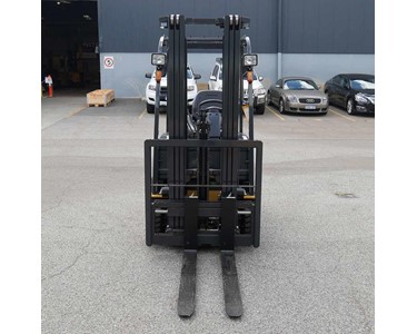 Cat - 3-Wheel Electric Forklift  | 1.3-2.0 Tonne