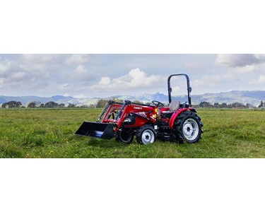Compact Farm Tractor 2.5L 4 Cylinder Diesel Power | Farmall B Series