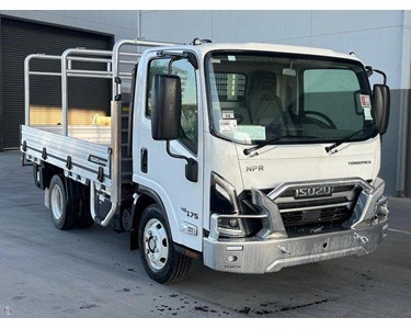 Isuzu - Tray Dropside Truck | NPR 45/65-175 DT D28 Tradepack