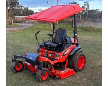 Kubota - ZD1221 Commercial Diesel Ride On Zero Turn Lawn Mower