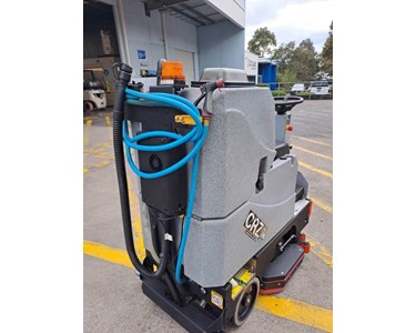 Conquest - Used Conquest SDS85E Ride-On Floor Scrubber | Formerly Conquest CRZ - 