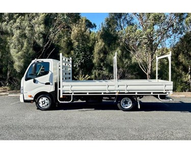 Hino - Used Tray Truck | 2020 300 Series 616 Auto Concreter
