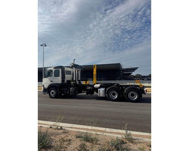Volvo - Used Hooklift Truck | 2018 FM410 