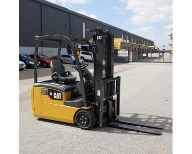 Cat - 3-Wheel Electric Forklift  | 1.3-2.0 Tonne