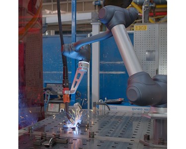 CLOOS - Compact Cobot Welding System | ArcBot