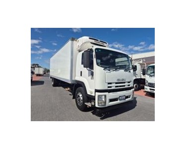 Isuzu - Used Pantech Truck | FVD1000 AUTO 50CM3 Van and Lift