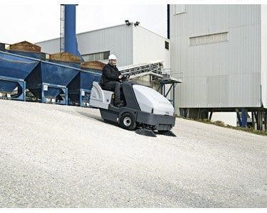 Nilfisk - Rider Sweeper 13,400m²/hour | SR1601 