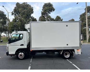 Mitsubishi - 2020 Fuso Canter 515 4x2 Used Refrigerated Truck (Car Licence)