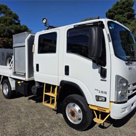 Used Service Body Truck | 2018 NPS 75-155 with Tail Lift