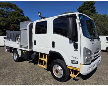 Isuzu - Used Service Body Truck | 2018 NPS 75-155 with Tail Lift