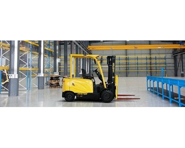 Hyster - Four wheel Electric Forklift 1.5T to 3.5T | J1.5-3.5UT