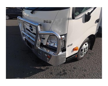 Hino - 616 AT Wide 4x2 Pantech Truck