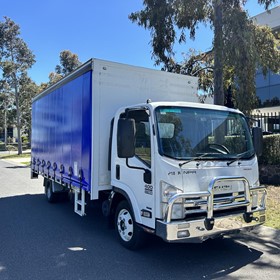 NPR 400 Used Curtainsider Truck