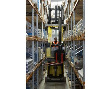Hyster - Warehouse Narrow Aisle Forklift Truck | C1.0-1.5 Series