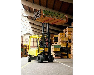 Hyster - Electric Forklifts 2.2-3.5 Tonnes | J2.2–3.5XN 
