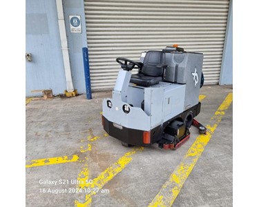 Conquest - (Used) Ride-On Industrial XR46C Scrubber