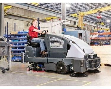 Nilfisk - Combination Hybrid Rider Sweeper Scrubber | CS7010 Sweepers 