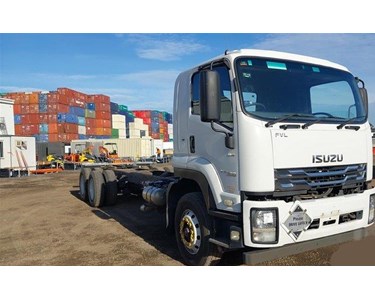 Isuzu - Cab Chassis Truck | 2017 FVL 240-300 