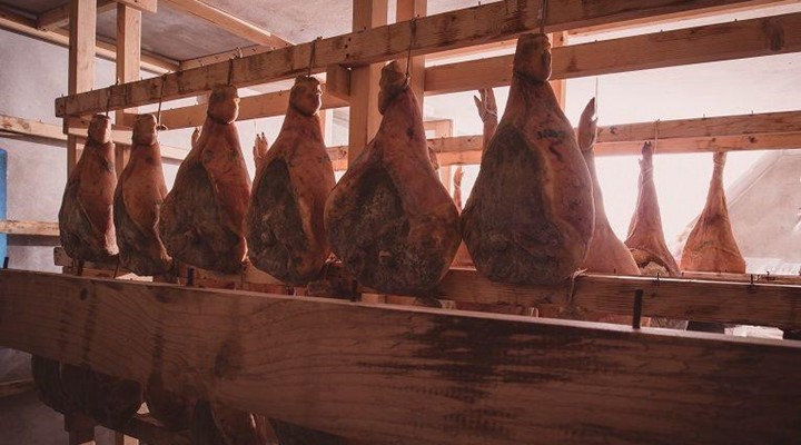 Age Dry Meat with a Dehumidifier