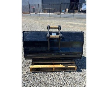 Roo Attachments - GP Buckets | KX80 8T MUD 1500