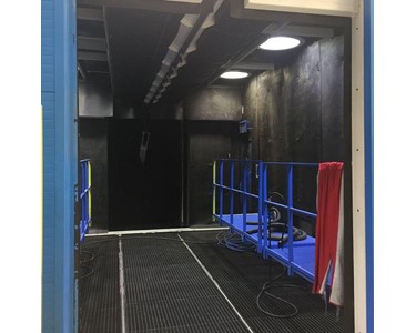 Superior - Shotblasting Machine | SUPERIOR EdgeBlast Manual Shotblasting Chamber