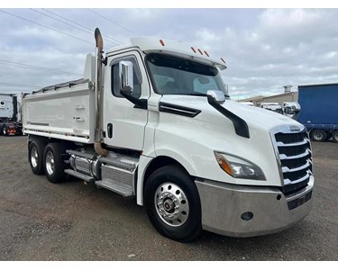 Used Tipper Truck | 2022 Cascadia Day Cab 6x4 Hardox