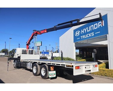 Hino - 2021 Used Crane Truck | FM 2628 with Traytop Body