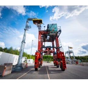 Electric Straddle Carrier with Zero Emissions