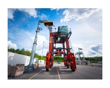 Kalmar - Electric Straddle Carrier with Zero Emissions