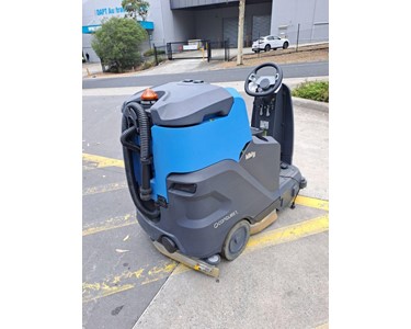 Conquest - Conquest Used Ride On Scrubber HDS77E-D - 220021638